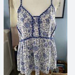 NWOT Summer ready with Blue Floral Knox Rose!